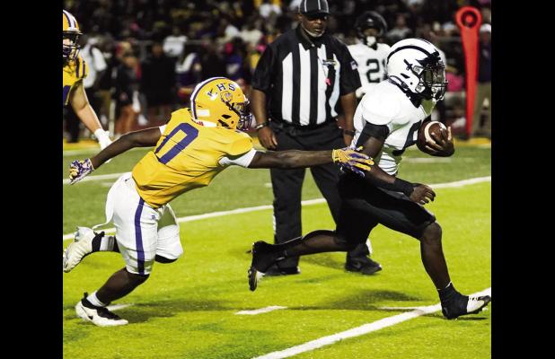 St. James Wildcat junior running back Xavier Johnson ran for all three Wildcat touchdowns last Friday in Lutcher. Photo by Oliver Hooker